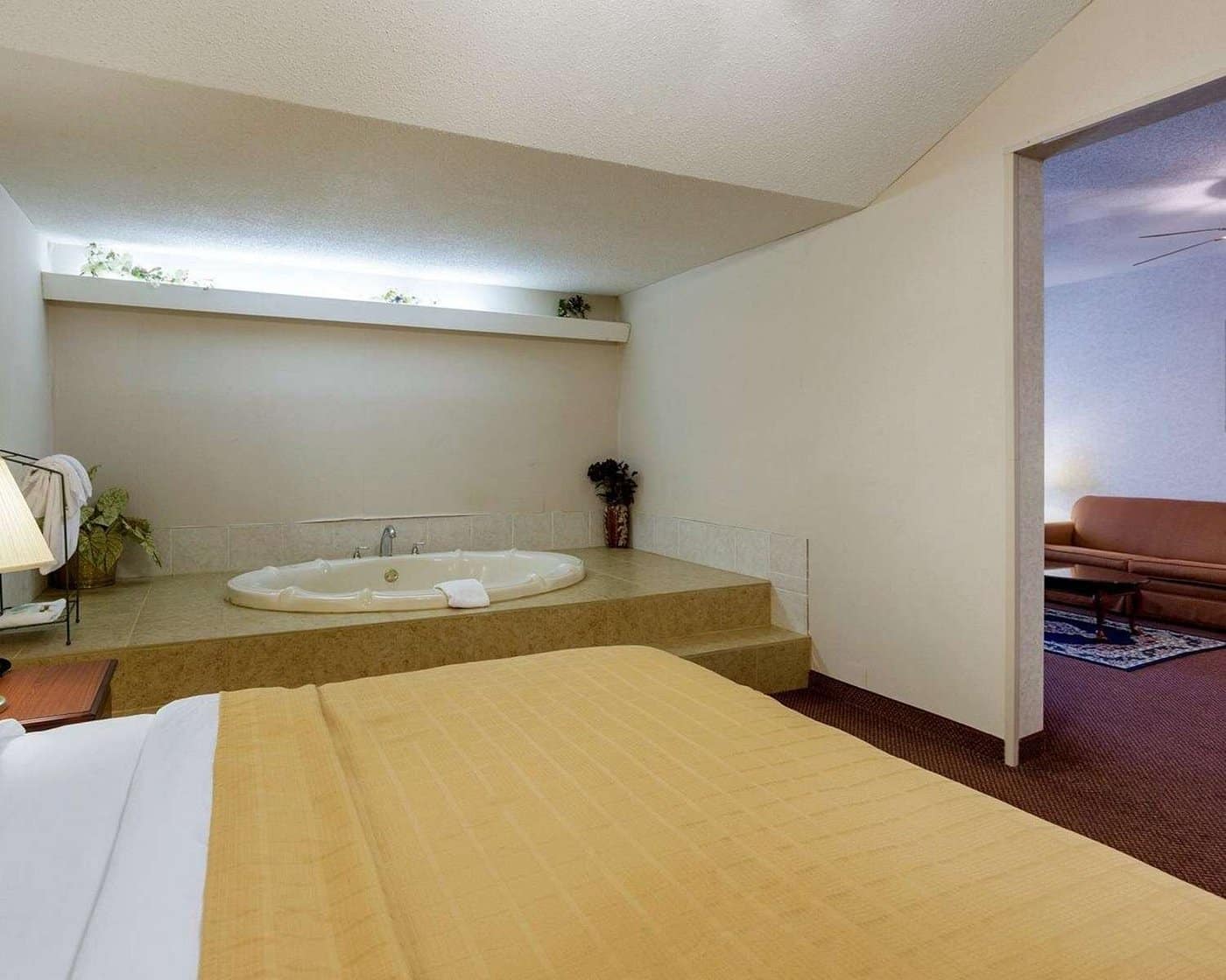 Quality Inn Robinsonville has jacuzzi suites