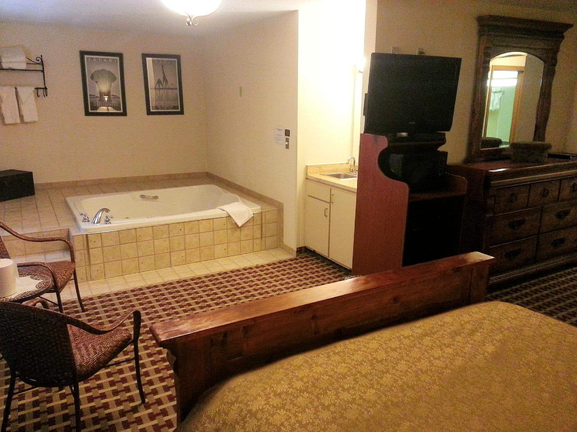 Quality Inn & Suites Marion has jacuzzi suites