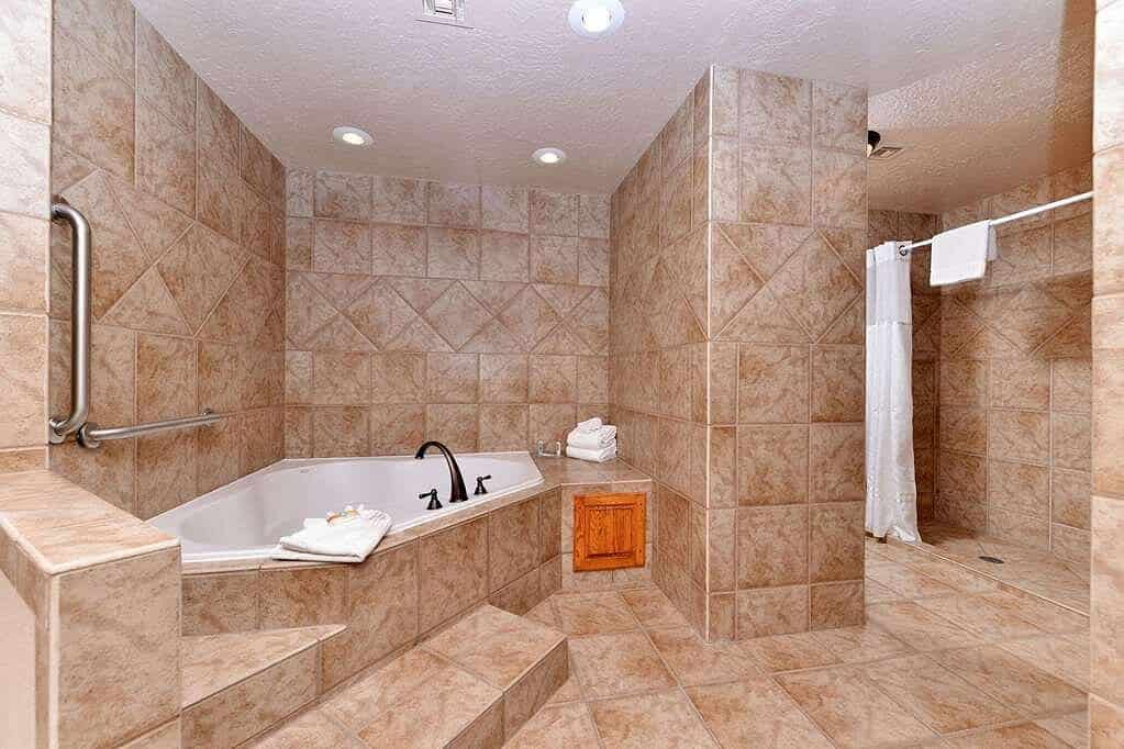 Quality Inn Vernal Near Dinosaur National Monument has jacuzzi suites