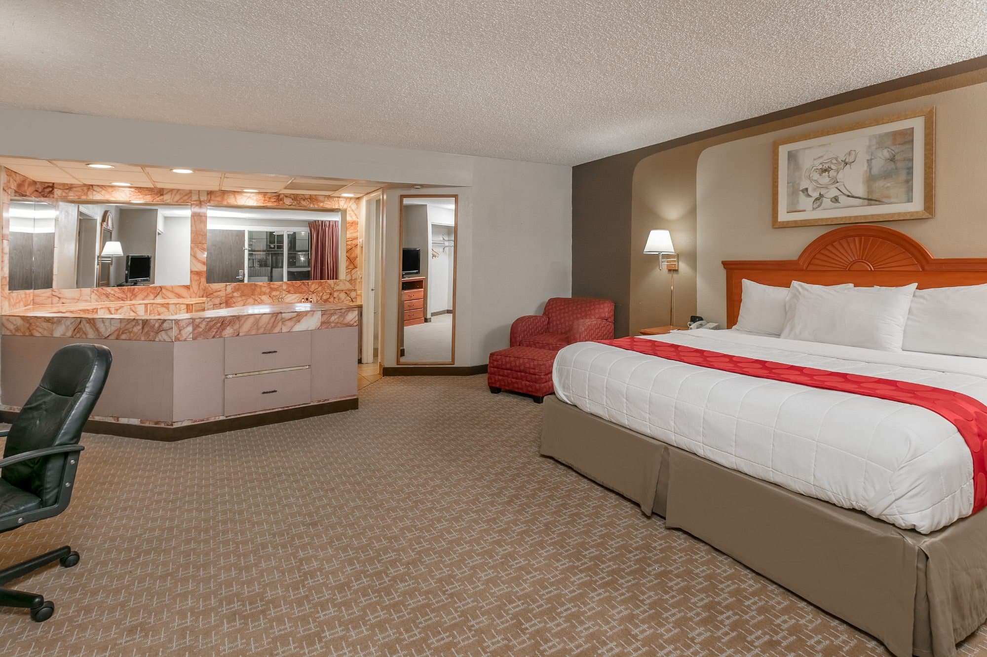 Ramada by Wyndham Odessa Near University of Texas Permian has jacuzzi suites