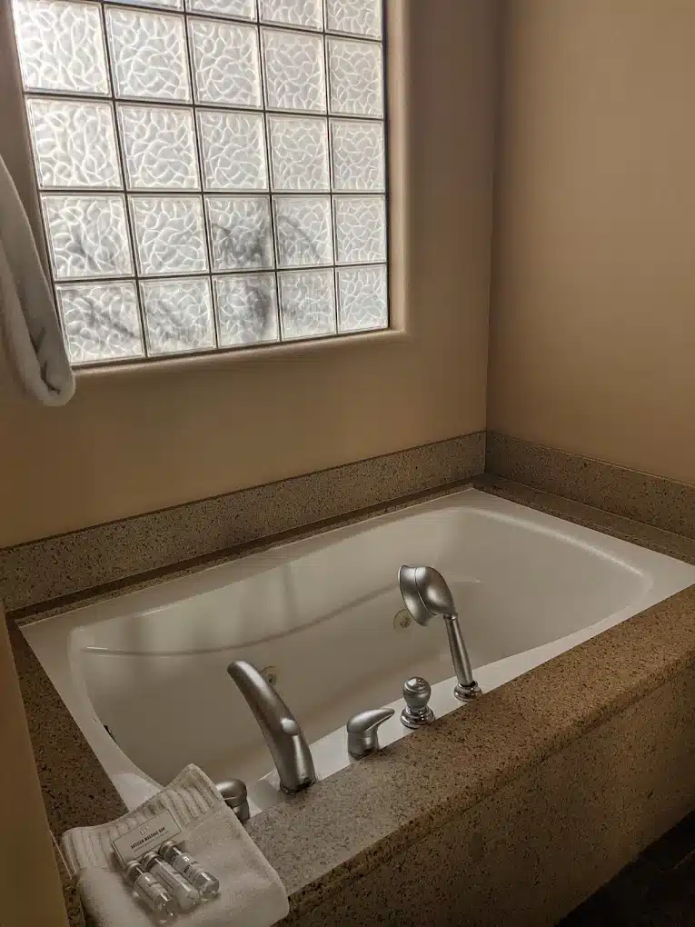 Red Mountain Resort Ivins has jacuzzi suites