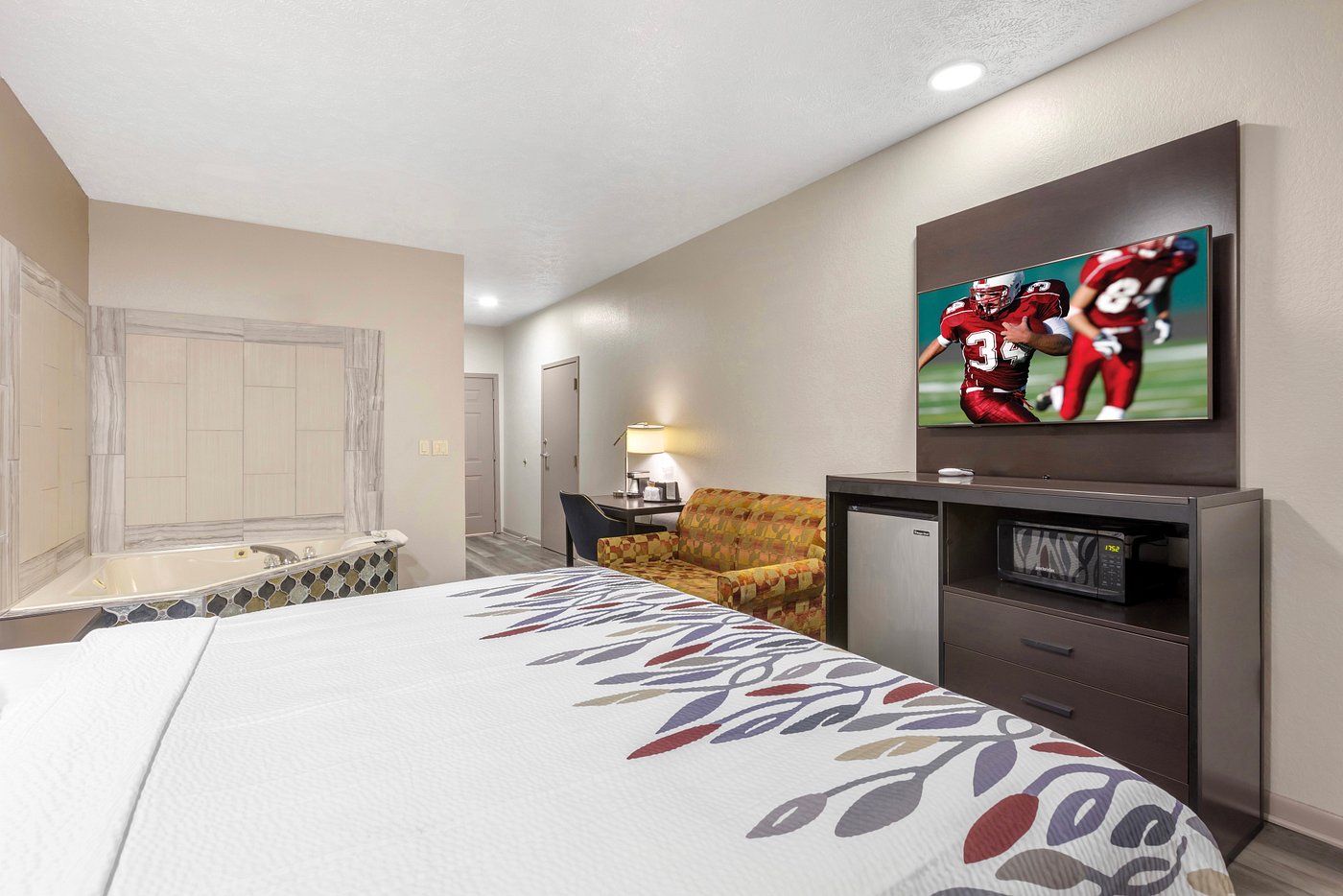 Red Roof Inn & Suites Clinton