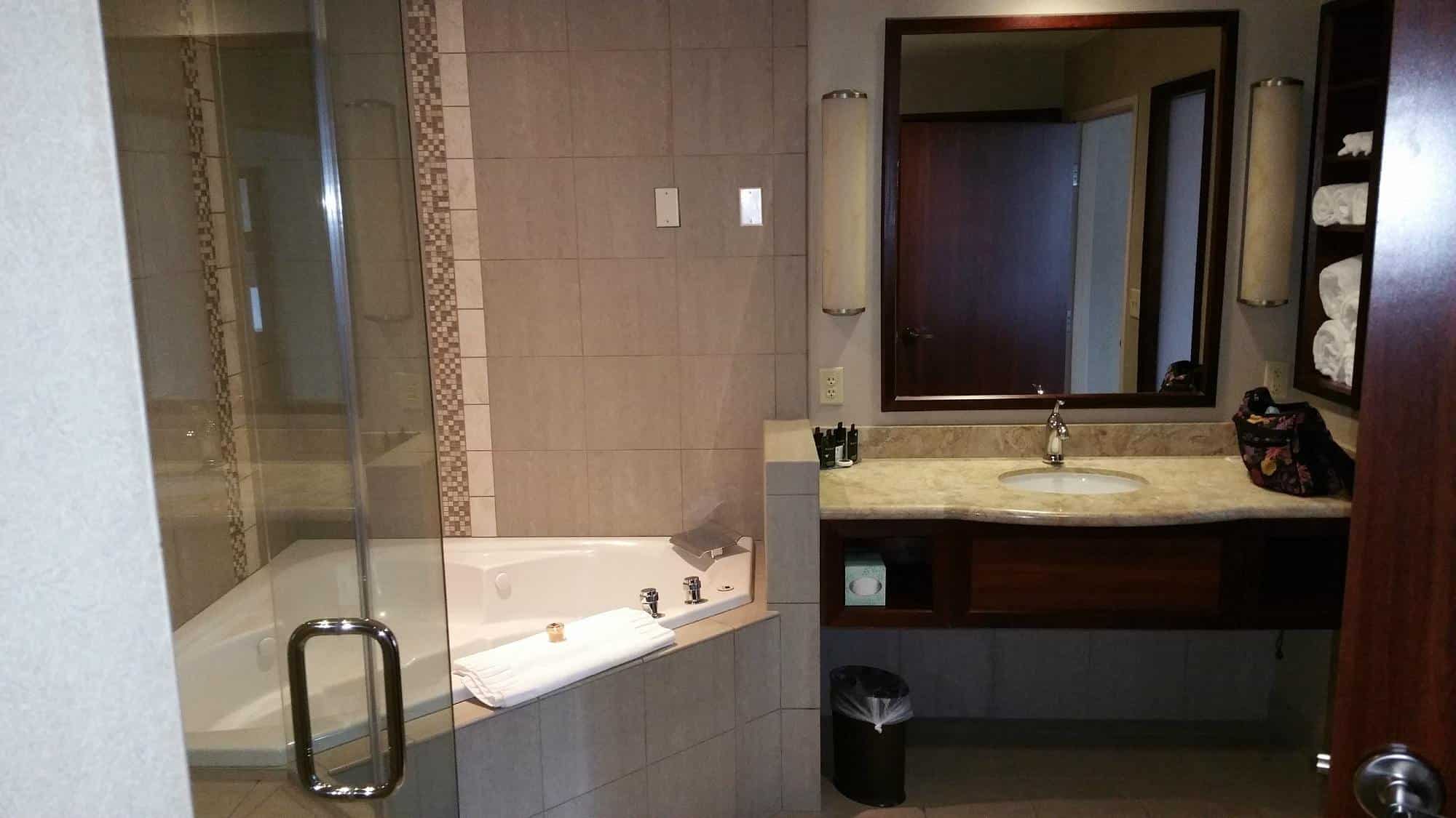 Seven Feathers Casino Resort has jacuzzi suites