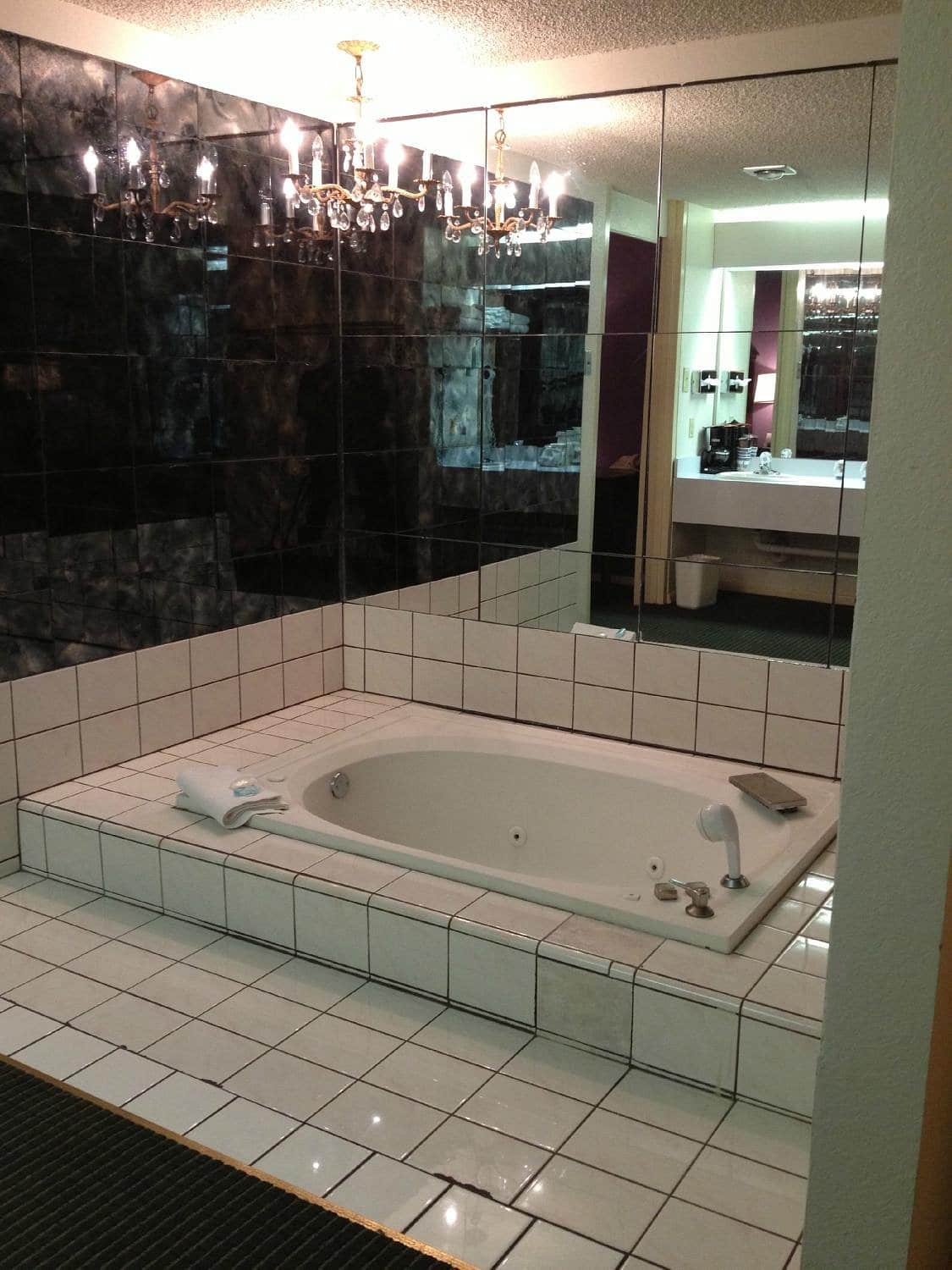 Stevens Inn A Howard Johnson By Wyndham has jacuzzi suites