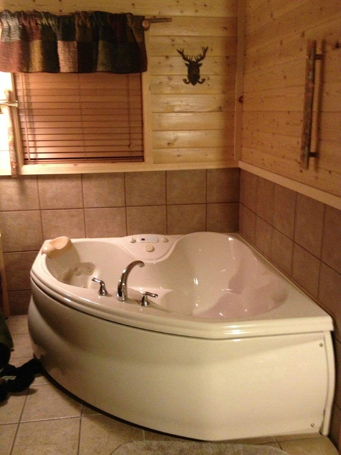 Story Book Cabins has jacuzzi suites