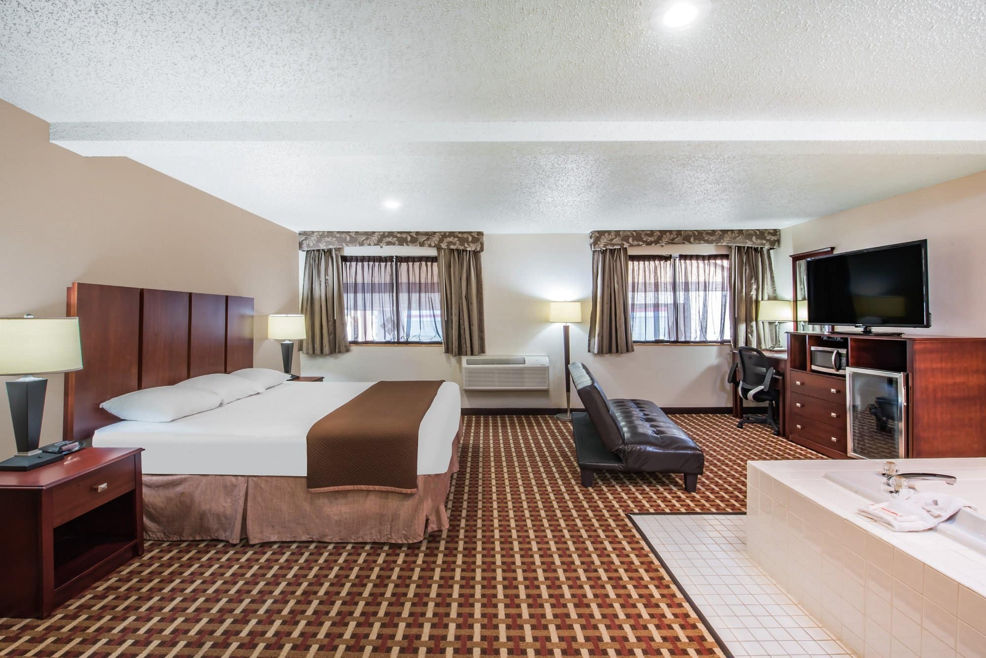 Super 8 By Wyndham Harlingen TX has jacuzzi suites