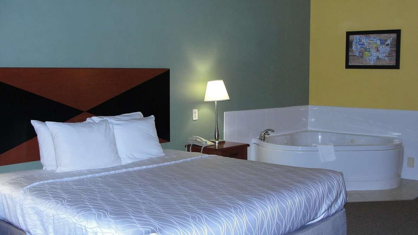 SureStay Hotel By Best Western Greenville has jacuzzi suites