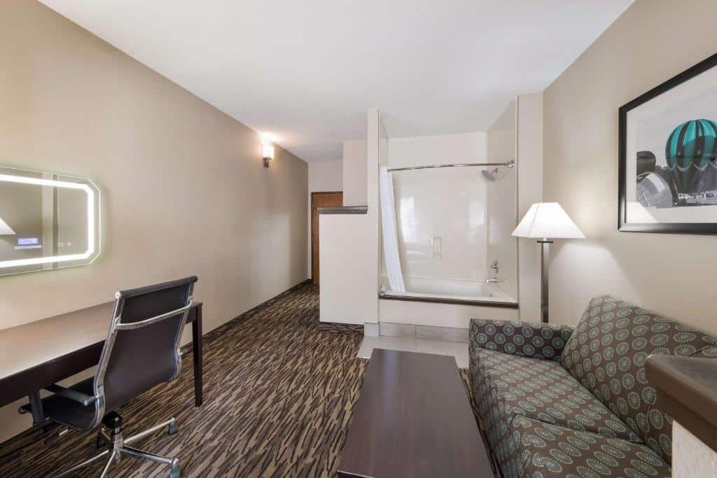 SureStay Plus Hotel by Best Western Plano has jacuzzi suites