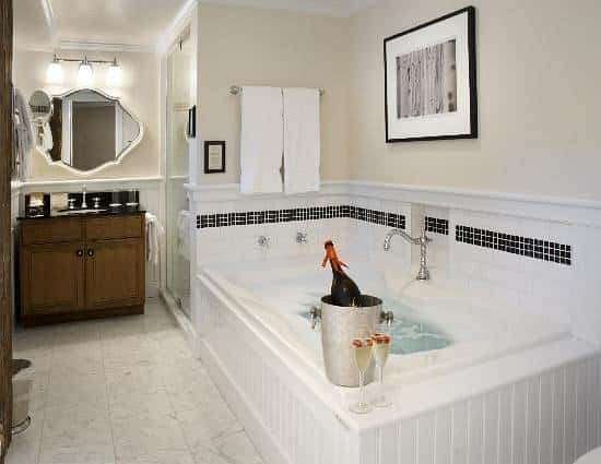 The Dorset Inn has jacuzzi suites