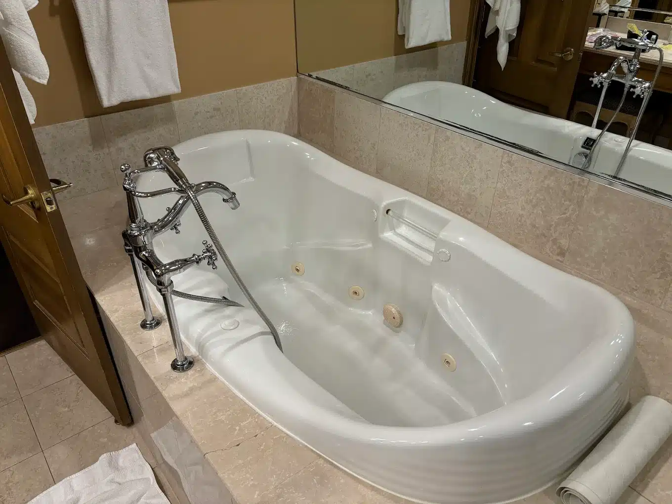 The Herrington Inn & Spa has jacuzzi suites
