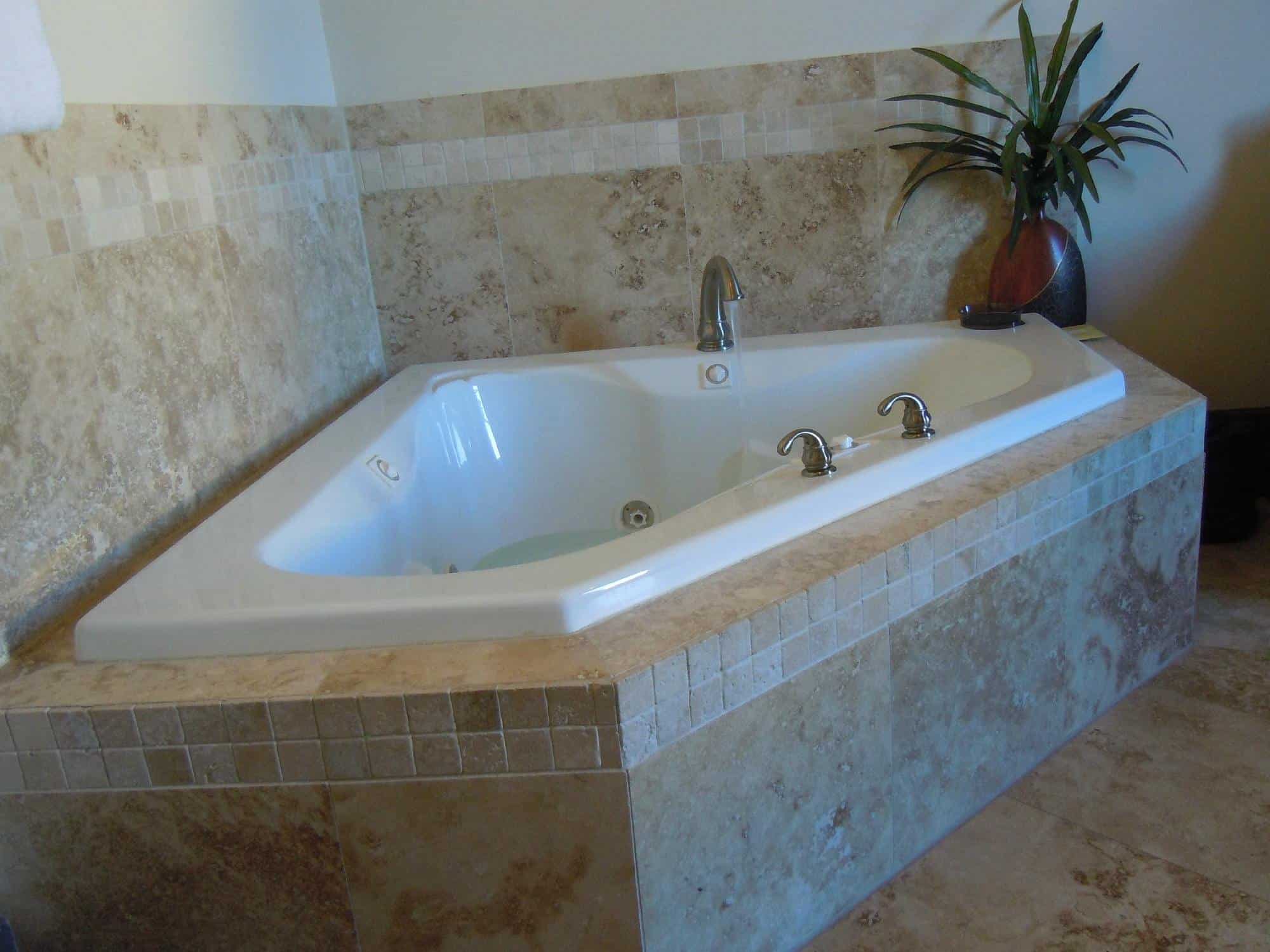 The Trinity Hotel has jacuzzi suites
