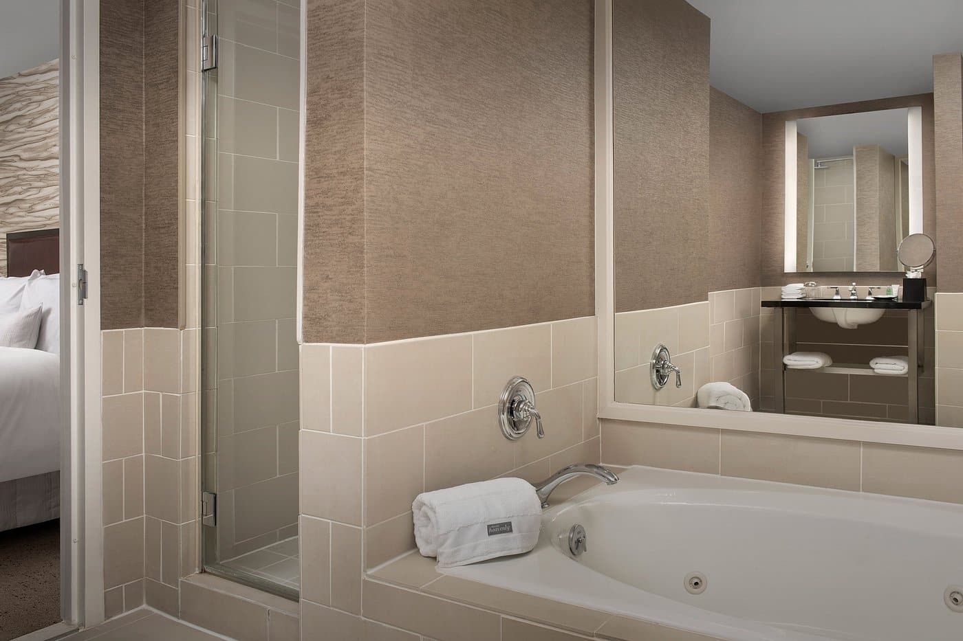 The Westin Dallas Fort Worth Airport has jacuzzi suites