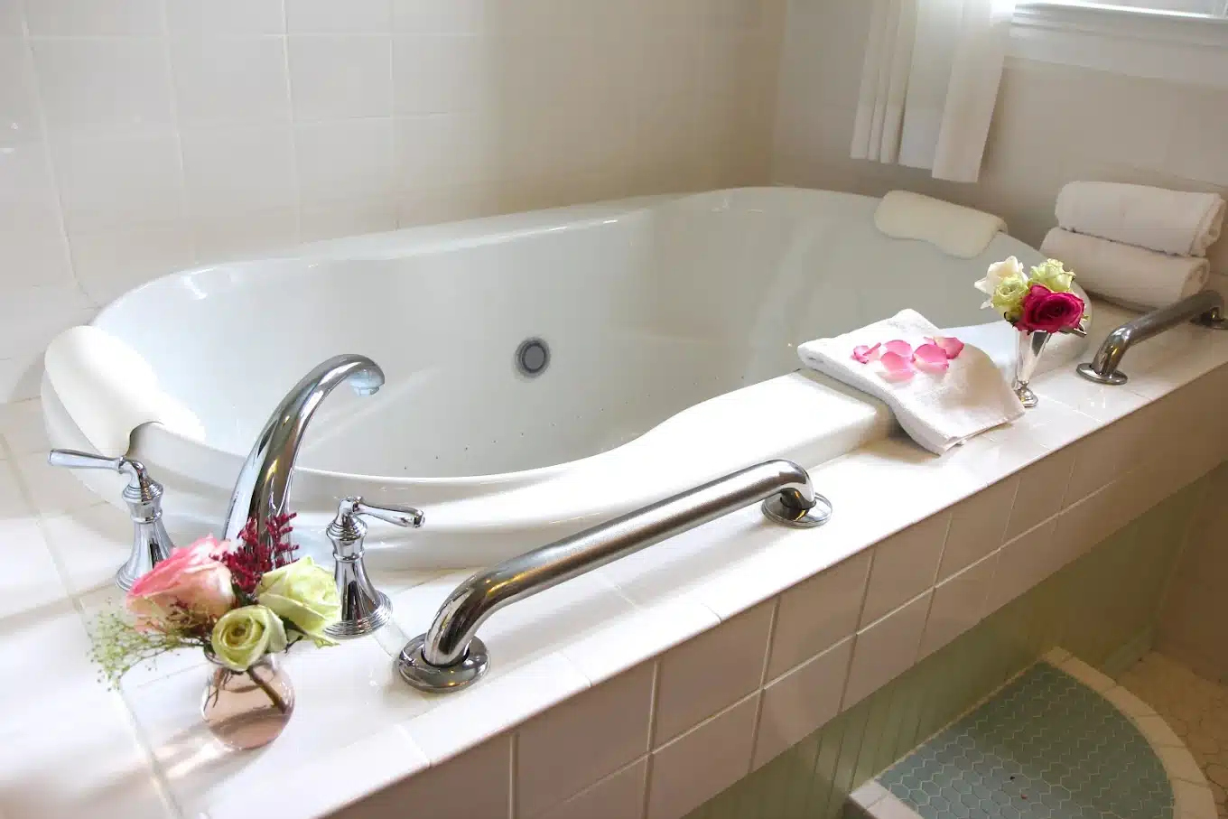 Wilburton Inn has jacuzzi suites