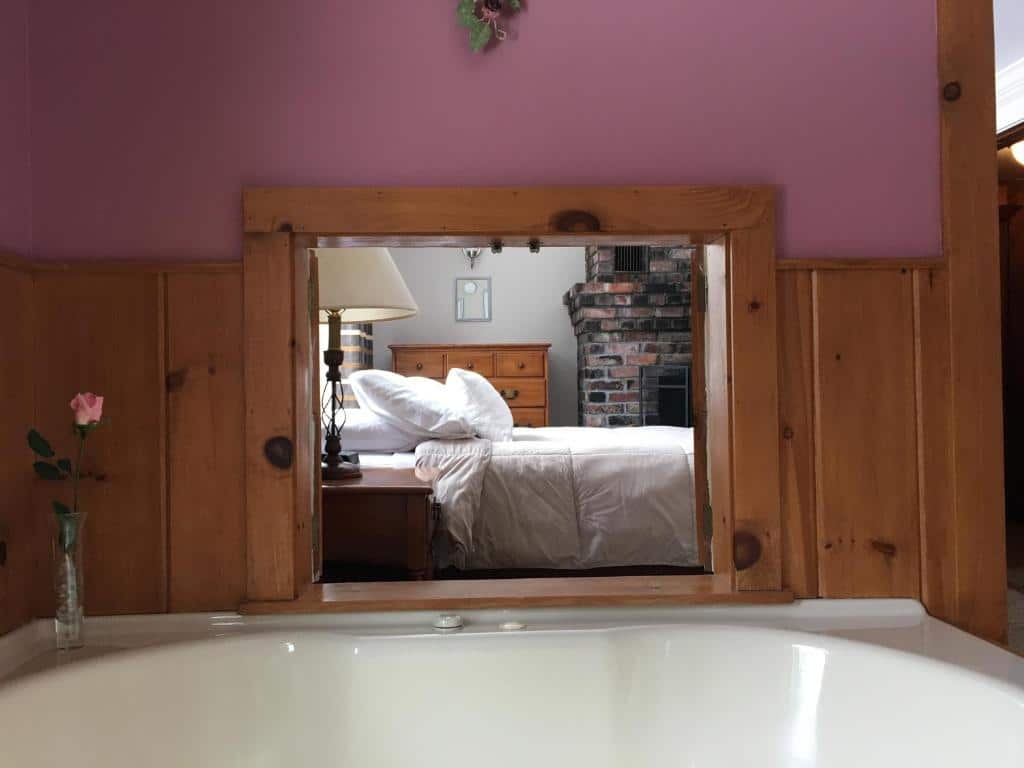 Wiley Inn has suites with private spa tub