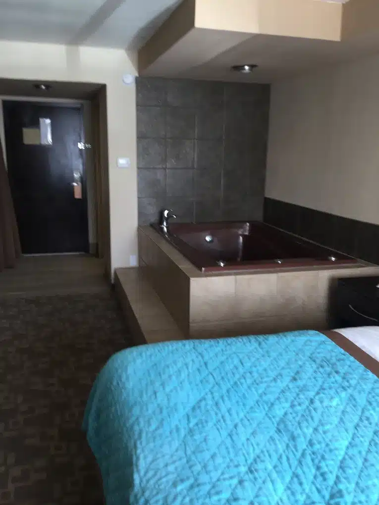 Wyndham Garden Midland has jacuzzi suites