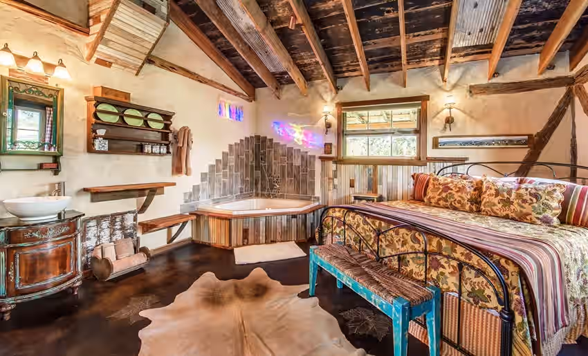 Barons Creekside has Jacuzzi in room