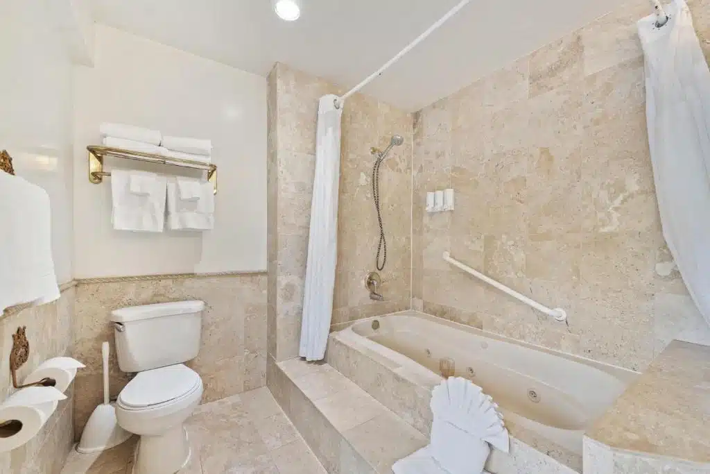 14 West Boutique Hotel has jacuzzi suites