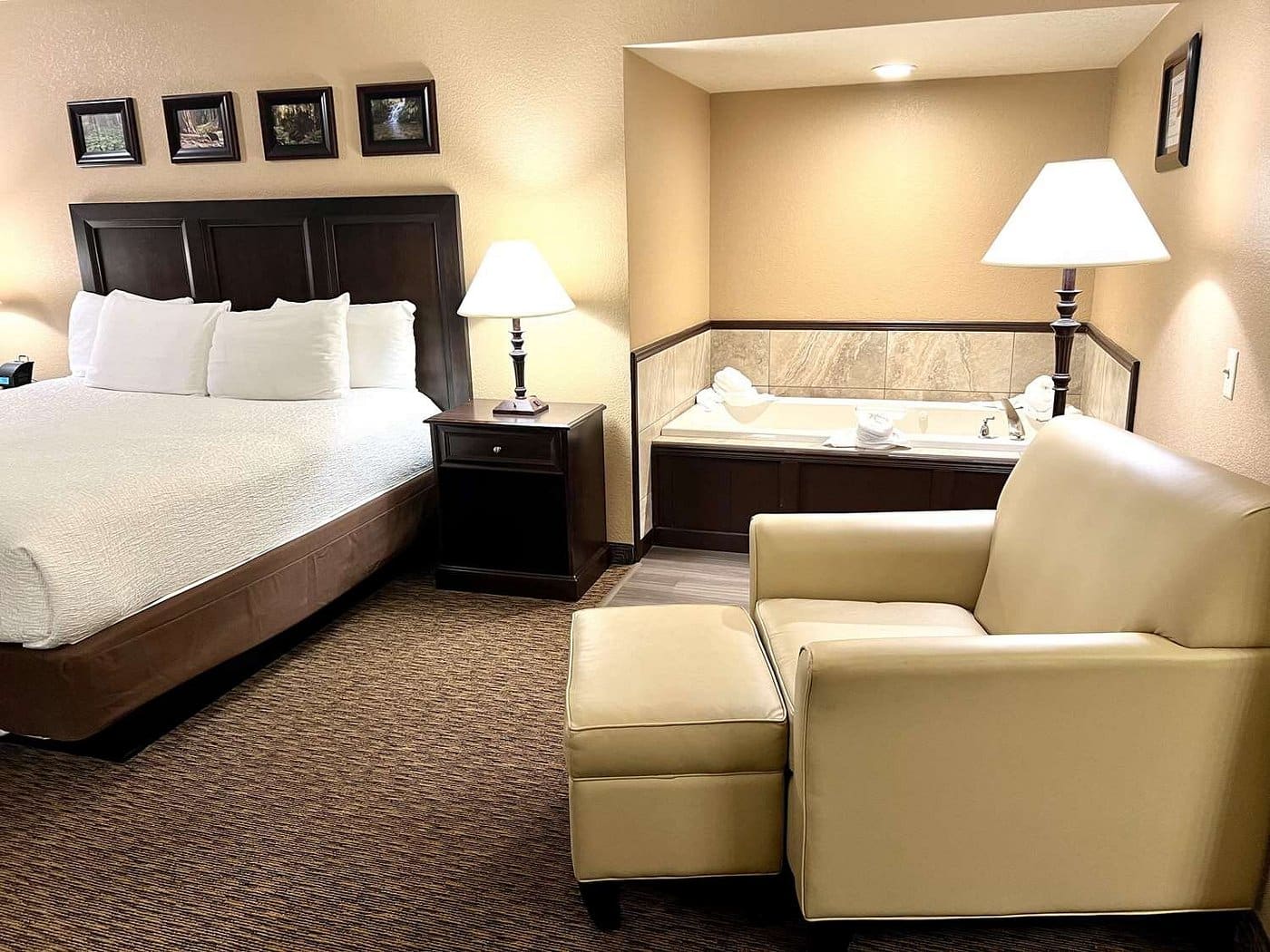 Best Western Country Inn Fortuna has jacuzzi suites