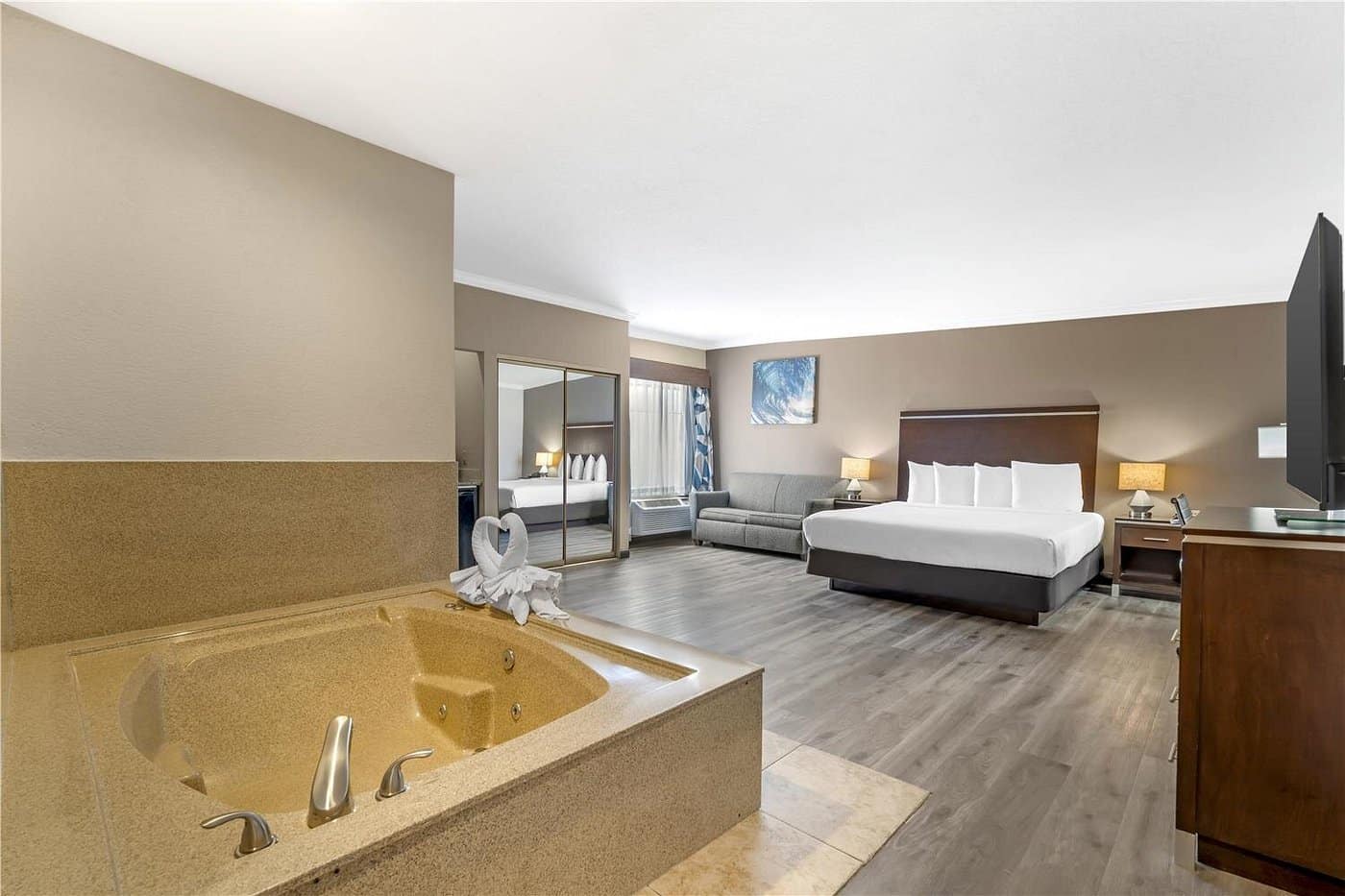 Best Western Redondo Beach Galleria Inn Hotel – Beach City La has jacuzzi suites