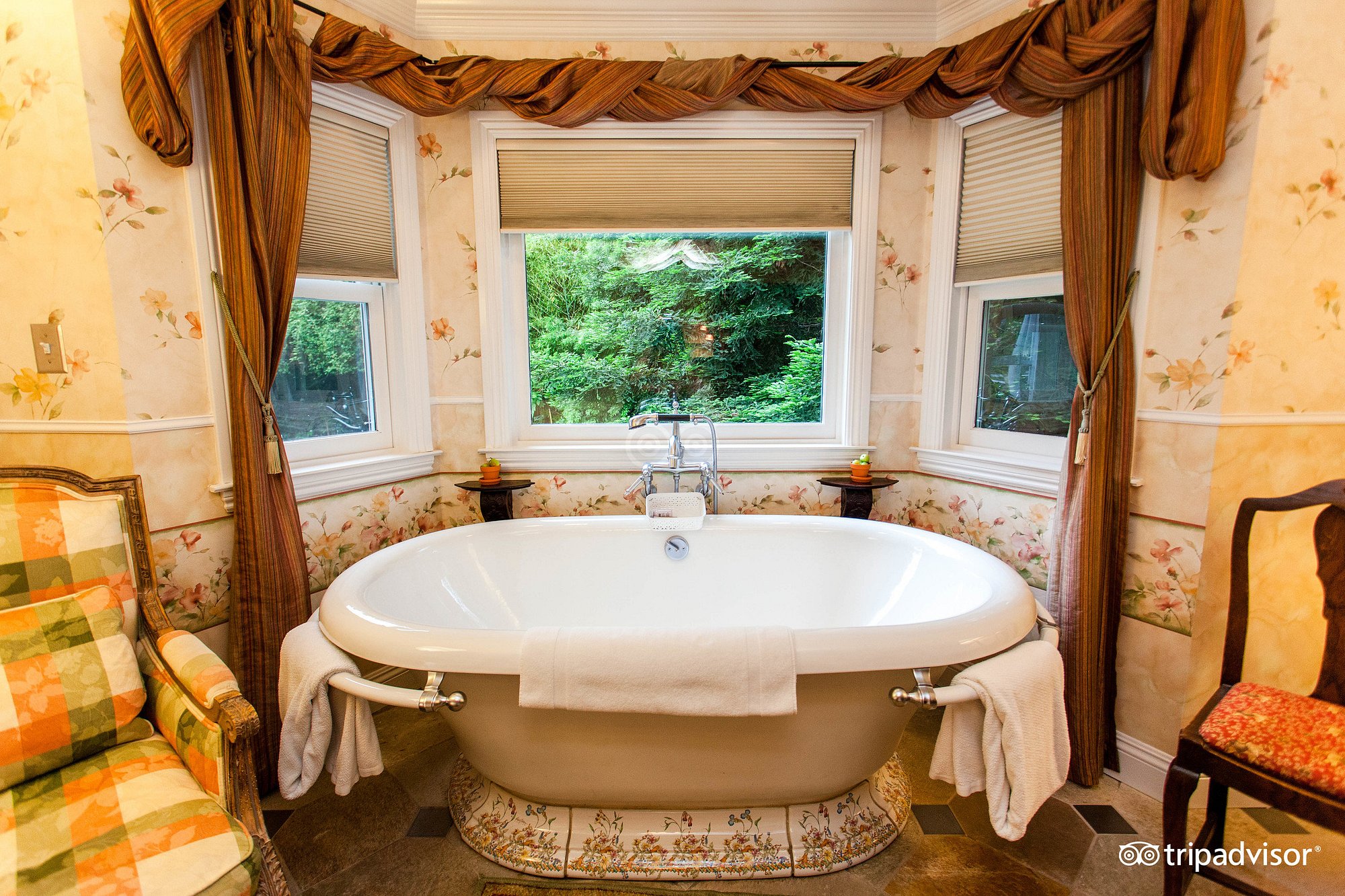 Churchill Manor has suites with private spa tub
