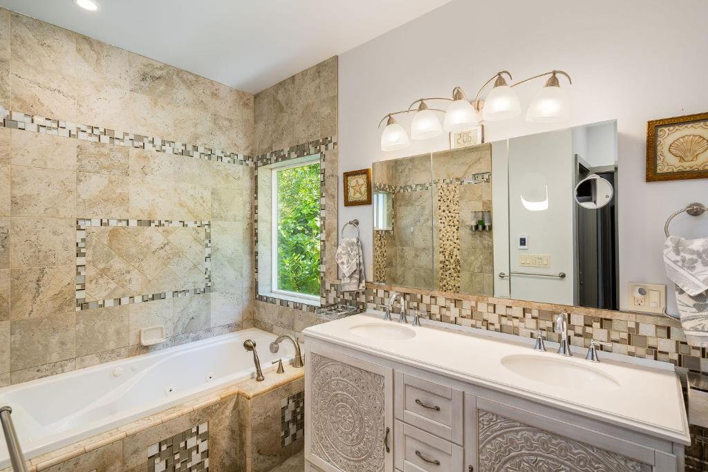 Foothill House has jacuzzi suites