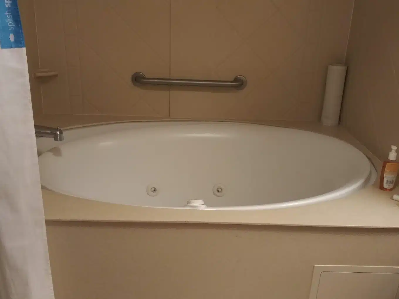 Hampton Inn & Suites Lathrop has jacuzzi suites