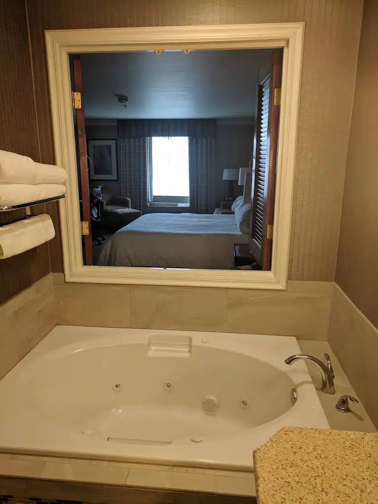 Hilton Garden Inn Napa has jacuzzi suites