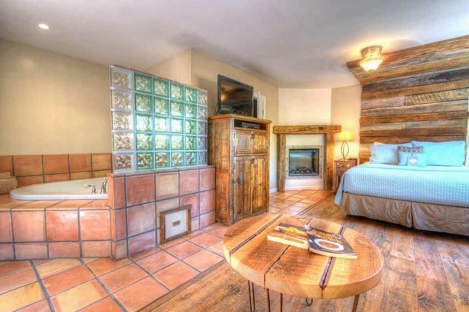 Inn at Avila Beach has jacuzzi suites