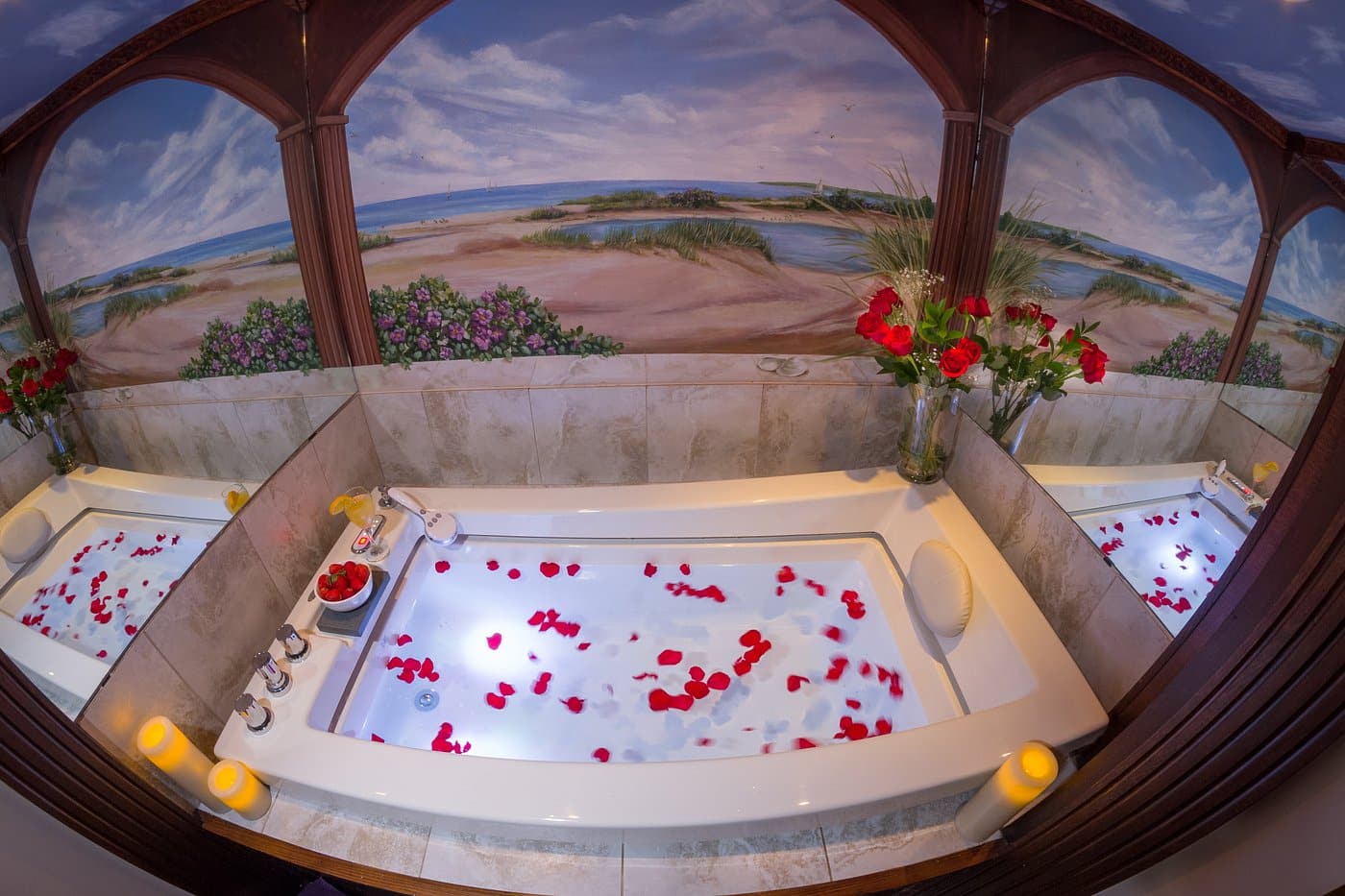 John Carver Inn & Spa has jacuzzi suites
