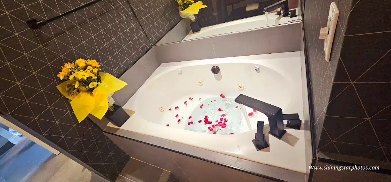 Kimpton Marlowe Hotel has jacuzzi suites