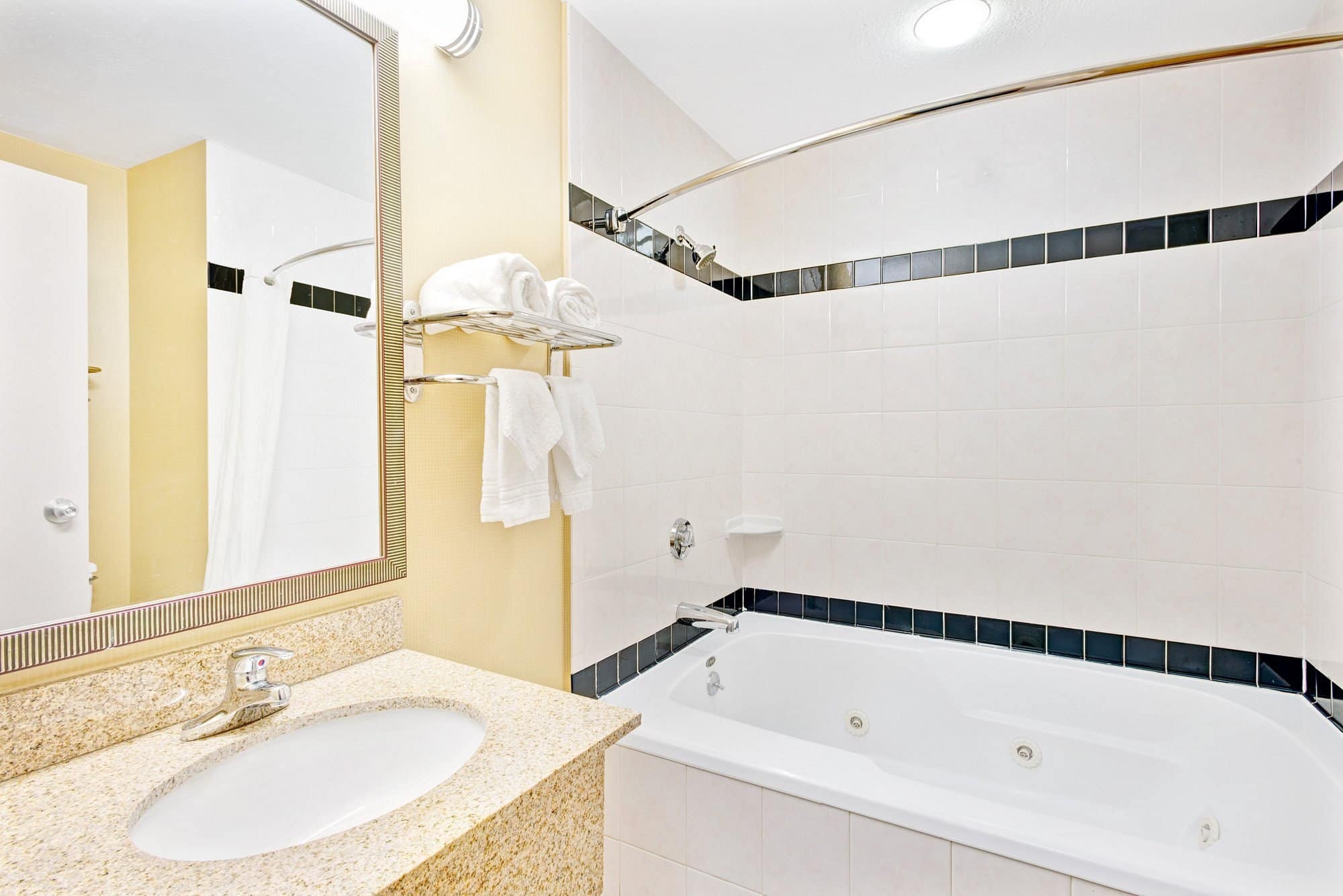 Super 8 by Wyndham Brockton has jacuzzi suites