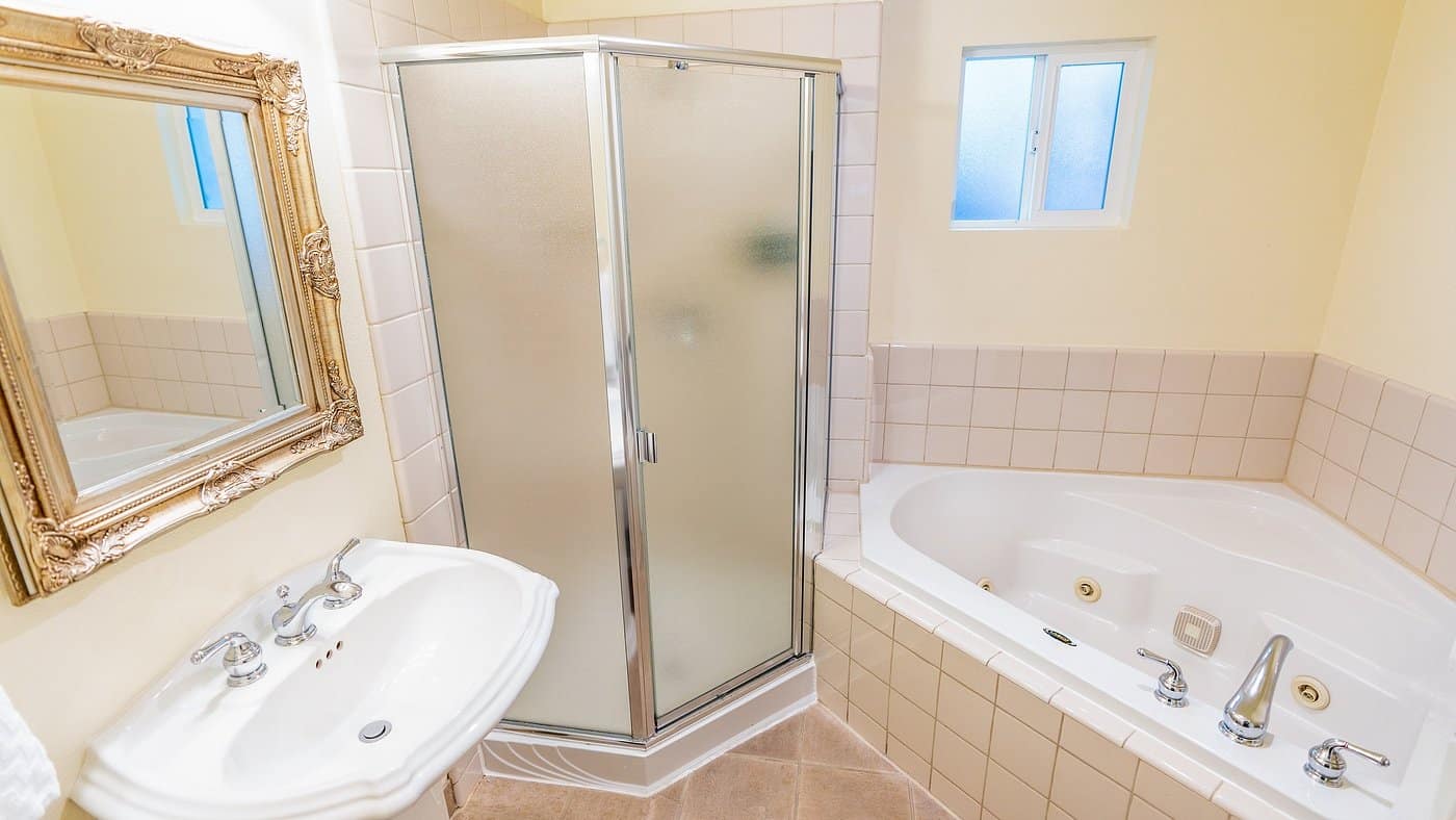 The Inn on Pine has jacuzzi suites