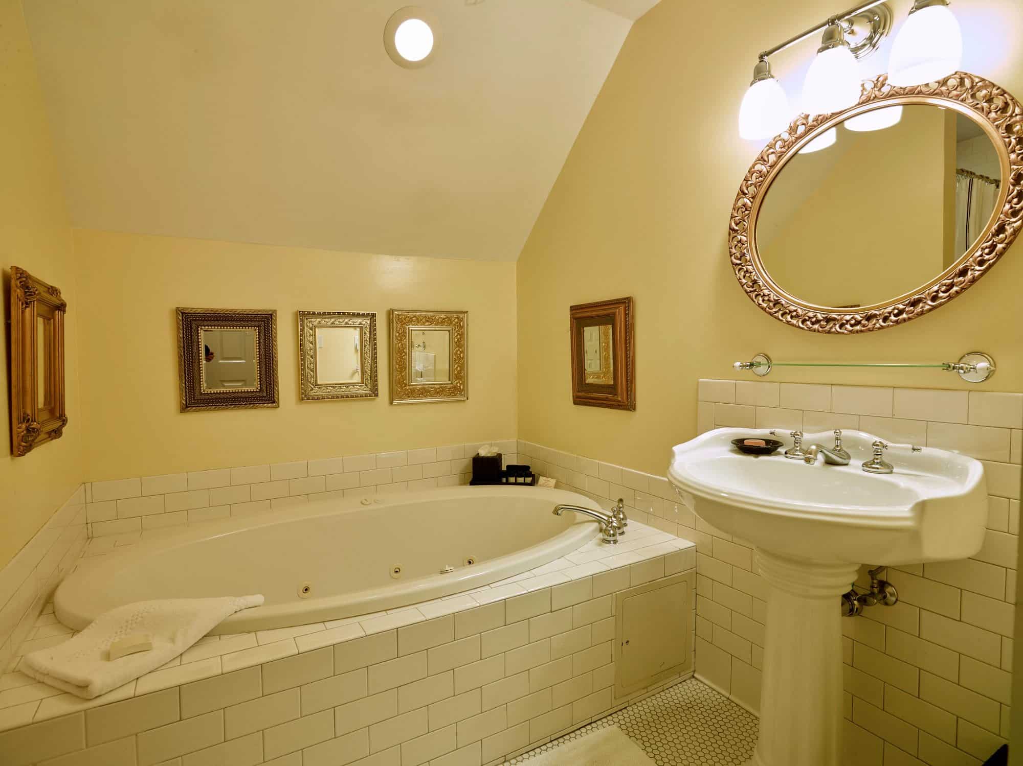 The Kendall Hotel has jacuzzi suites