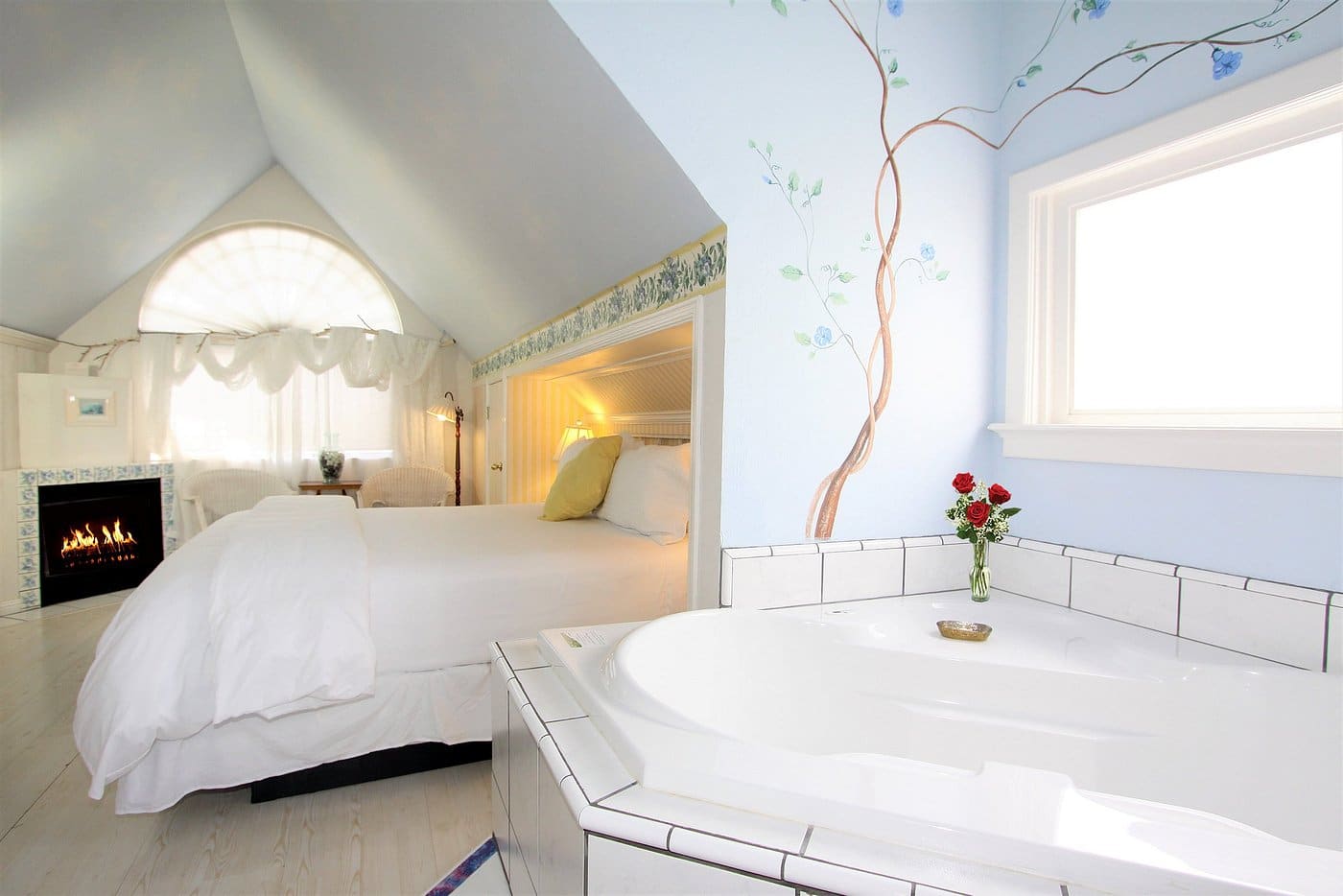 The Napa Inn & Spa has jacuzzi suites